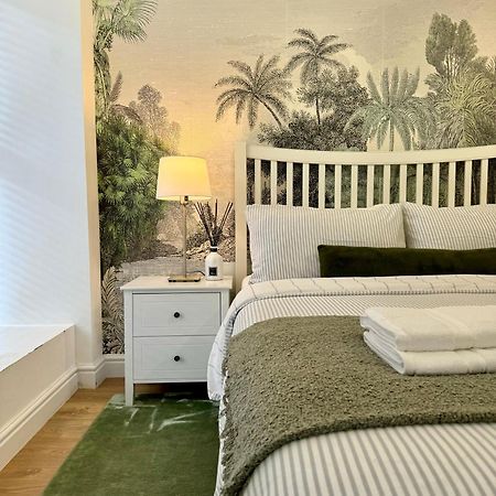 Holiday Home 2Br L 2Ba With Patio-Sleep 6 Лондон Екстер'єр фото