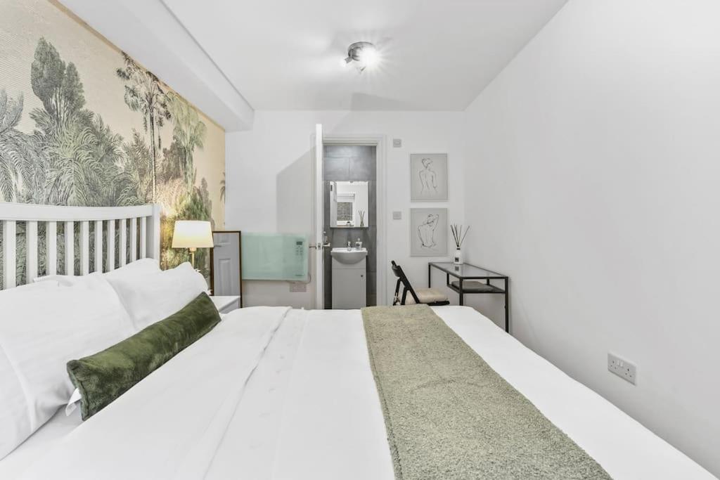 Holiday Home 2Br L 2Ba With Patio-Sleep 6 Лондон Екстер'єр фото