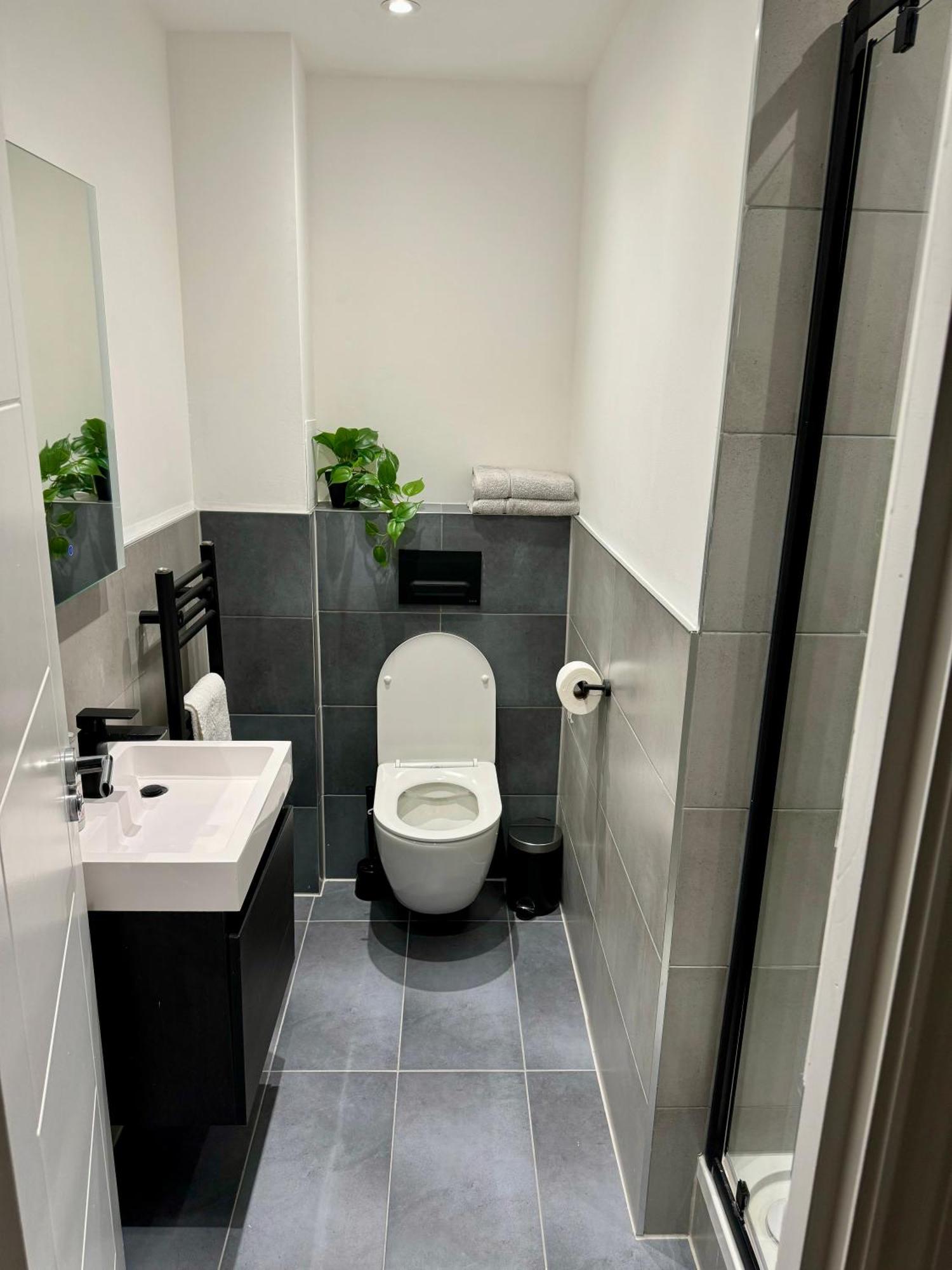 Holiday Home 2Br L 2Ba With Patio-Sleep 6 Лондон Екстер'єр фото