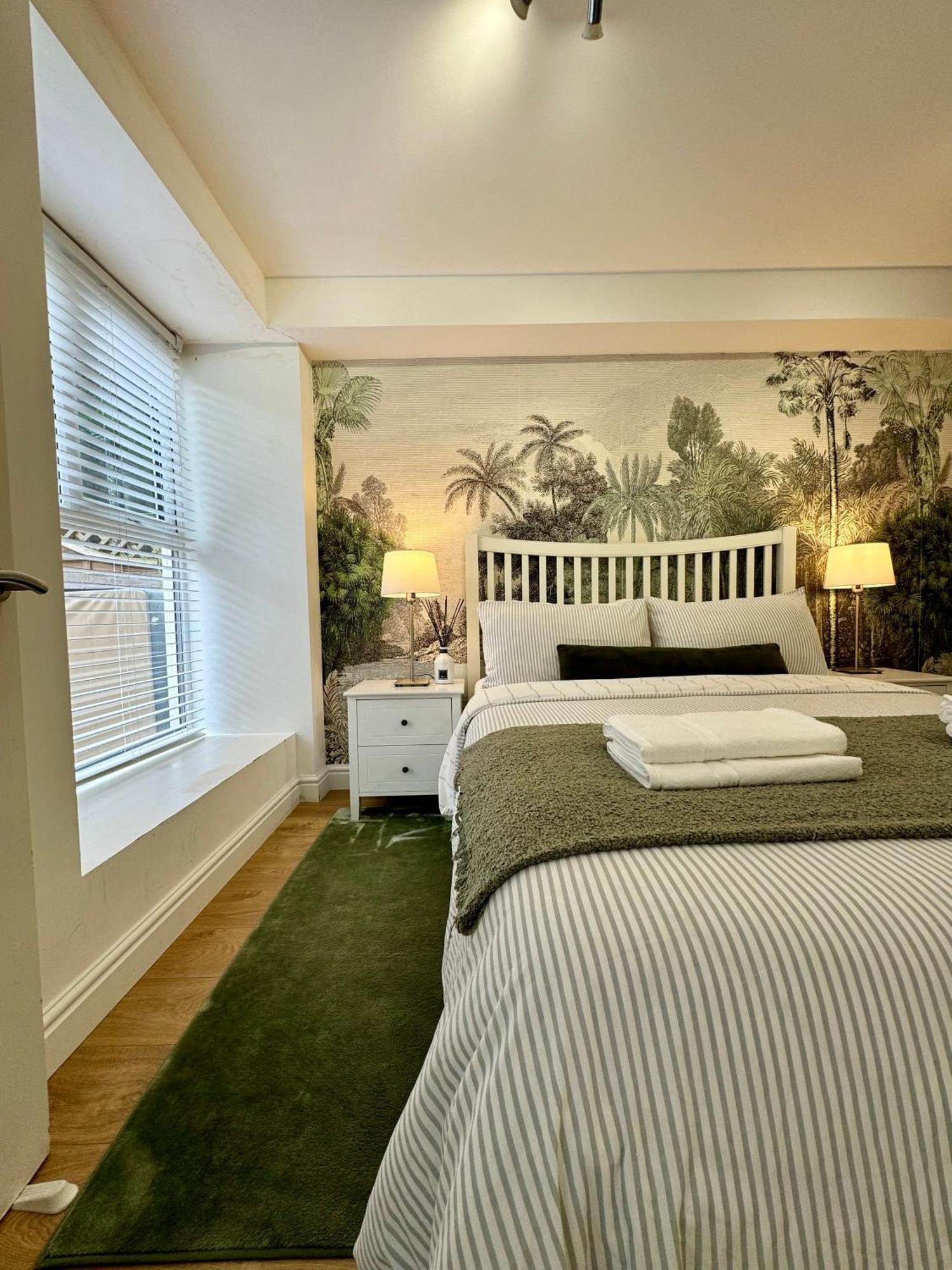 Holiday Home 2Br L 2Ba With Patio-Sleep 6 Лондон Екстер'єр фото
