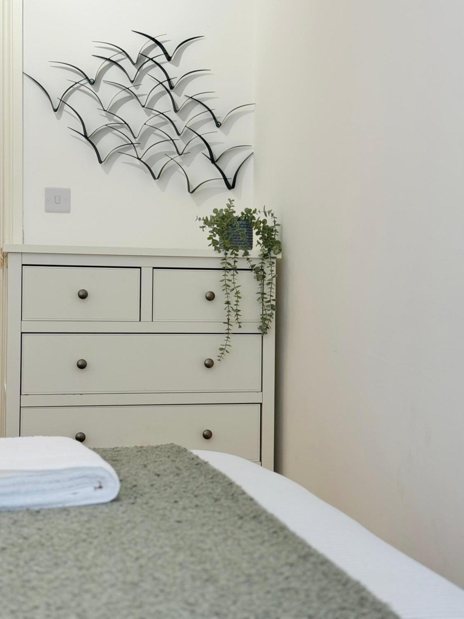 Holiday Home 2Br L 2Ba With Patio-Sleep 6 Лондон Екстер'єр фото
