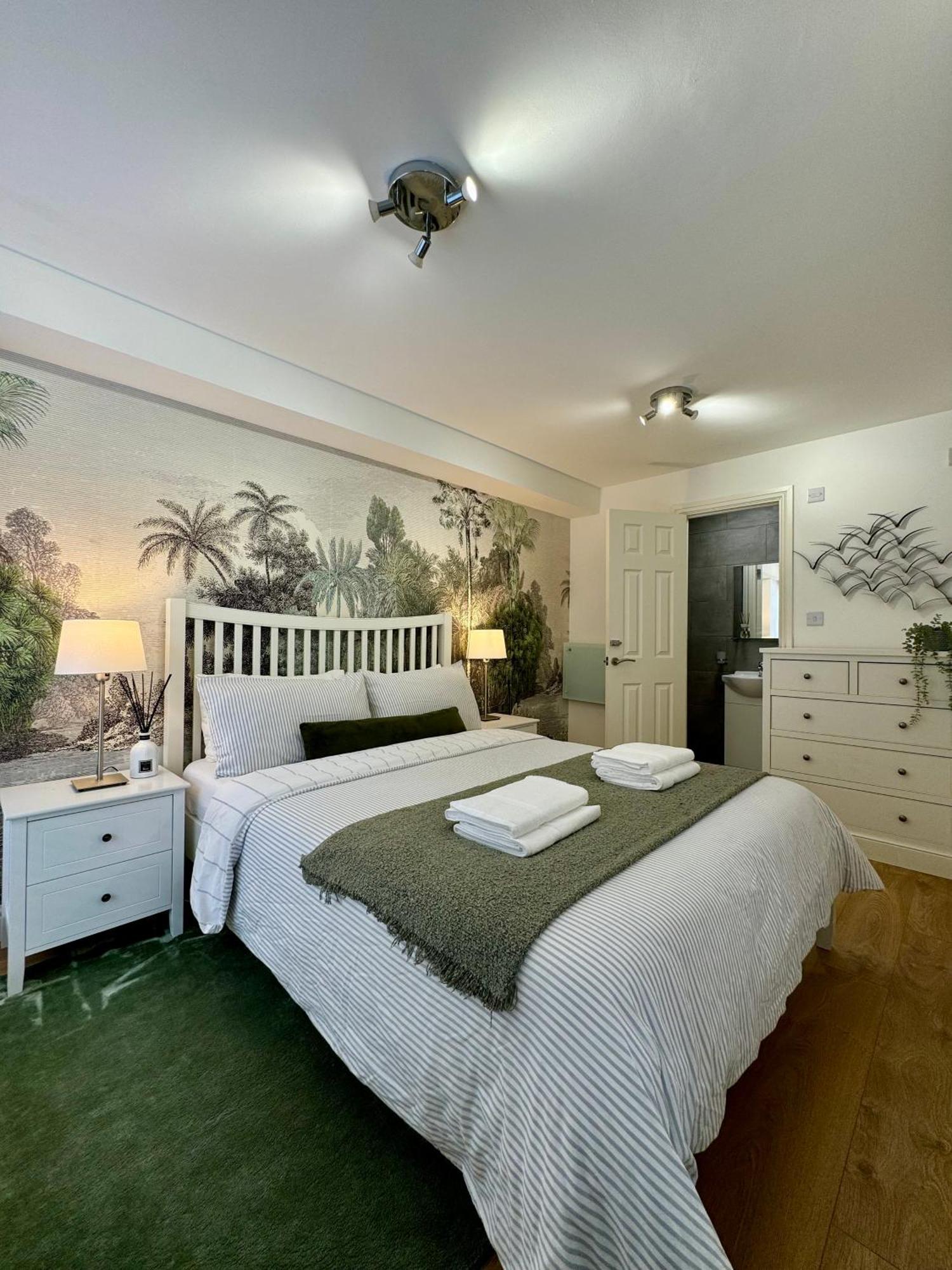 Holiday Home 2Br L 2Ba With Patio-Sleep 6 Лондон Екстер'єр фото