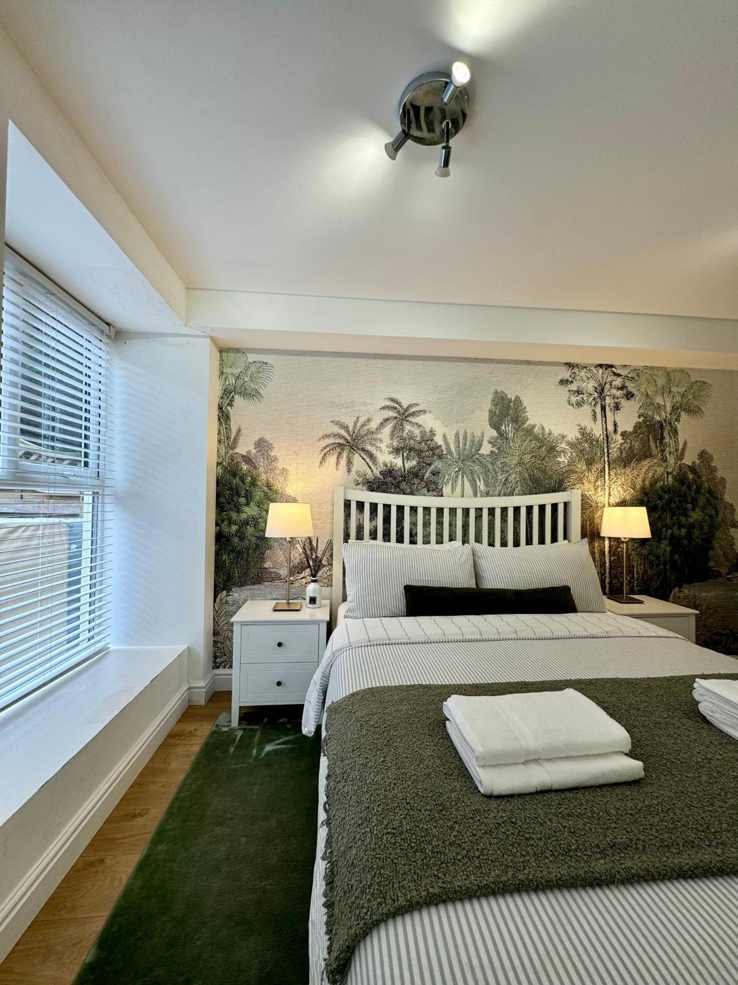 Holiday Home 2Br L 2Ba With Patio-Sleep 6 Лондон Екстер'єр фото